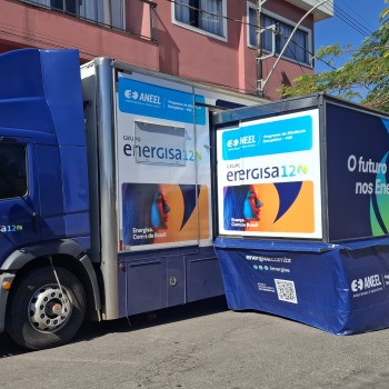 De “cara nova”, caminhão do Nossa Energia troca lâmpadas e ventiladores, e sorteia geladeiras em Santo Expedito